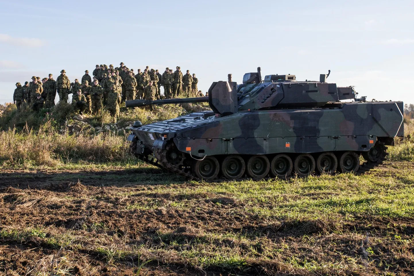 Eesti kaitseväele soetatud jalaväe lahingumasinad CV90. Enamik parteisid soovib kaitsekulutusi suurendada.