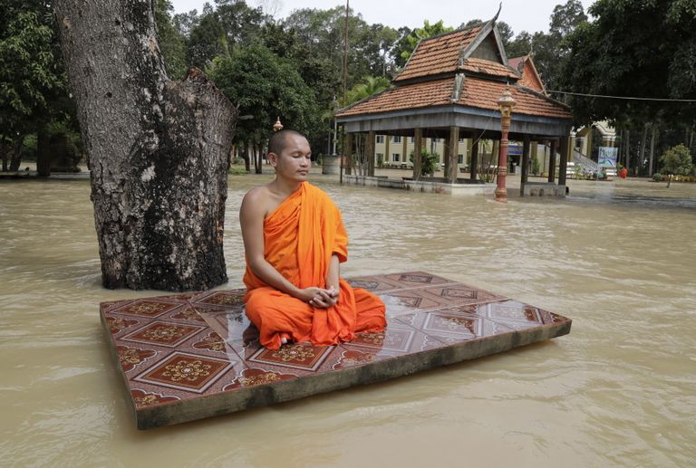 Isegi üleujutus ei sega Buddha munka mediteerimast.
