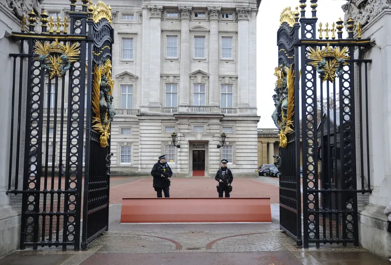 Politseivalve Buckinghami palee juures