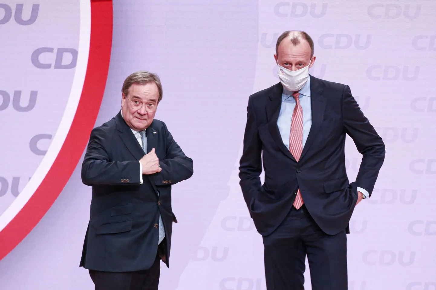 Armin Laschet (vasakul) pani Saksamaa kristlik-demokraatliku liidu juhi valimistel Friedrich Merzi (paremal) eest võidu tasku.