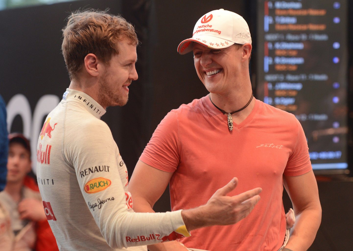 Michael Schumacher (paremal) ja Sebastian Vettel.