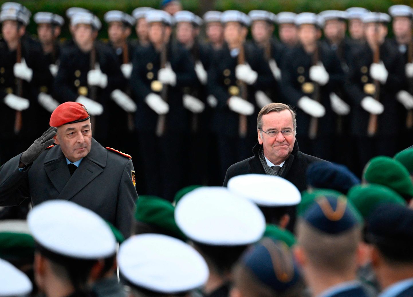 Глава Бундесвера Карстен Бройер (слева) и министр обороны Германии Борис Писториус.