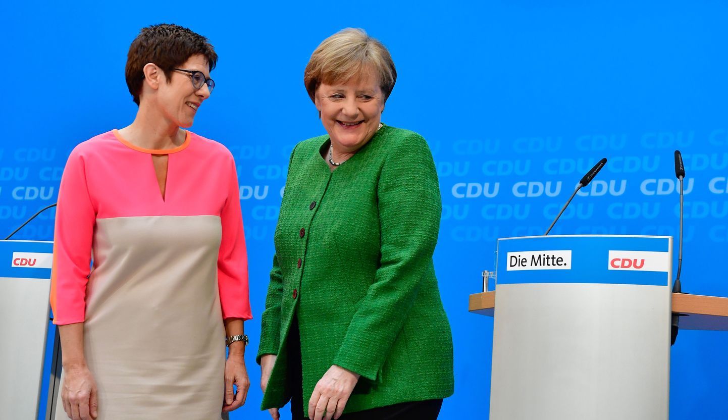 Angela Merkel (paremal) ja Annegret Kramp-Karrenbauer.