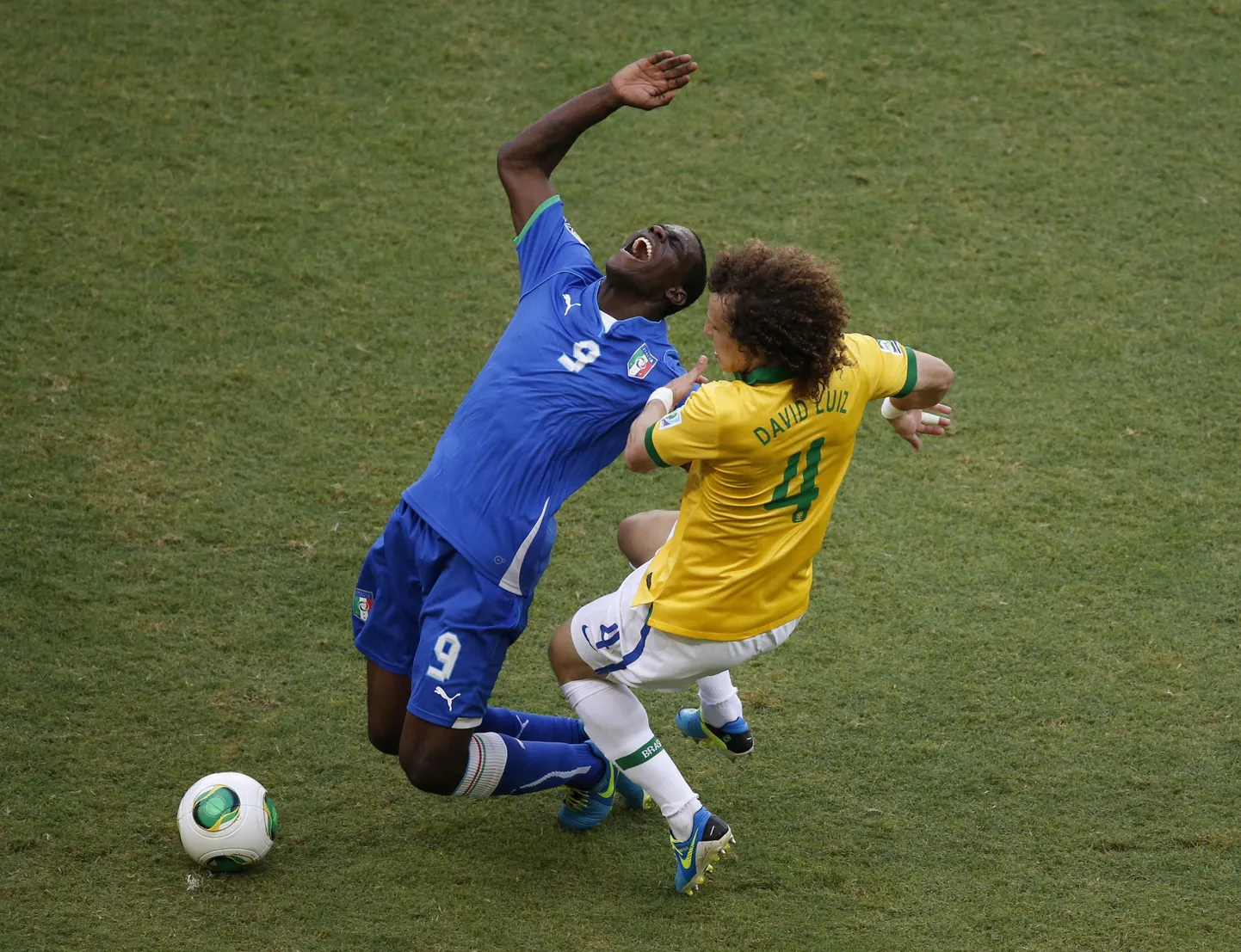 Mario Balotelli (vasakul).