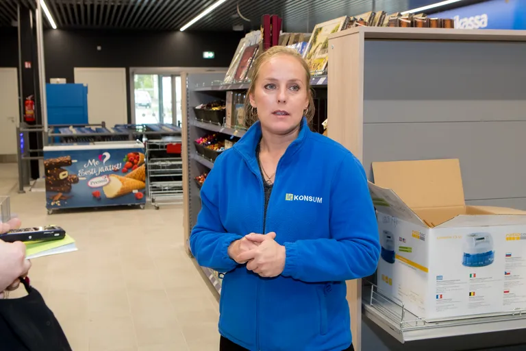 OOTAB OSTJATE TAGASISIDET: Kaupluste müügijuht Keidi Kiil loodab uue poe veelgi paremaks tegemisel ennekõike klientidele.