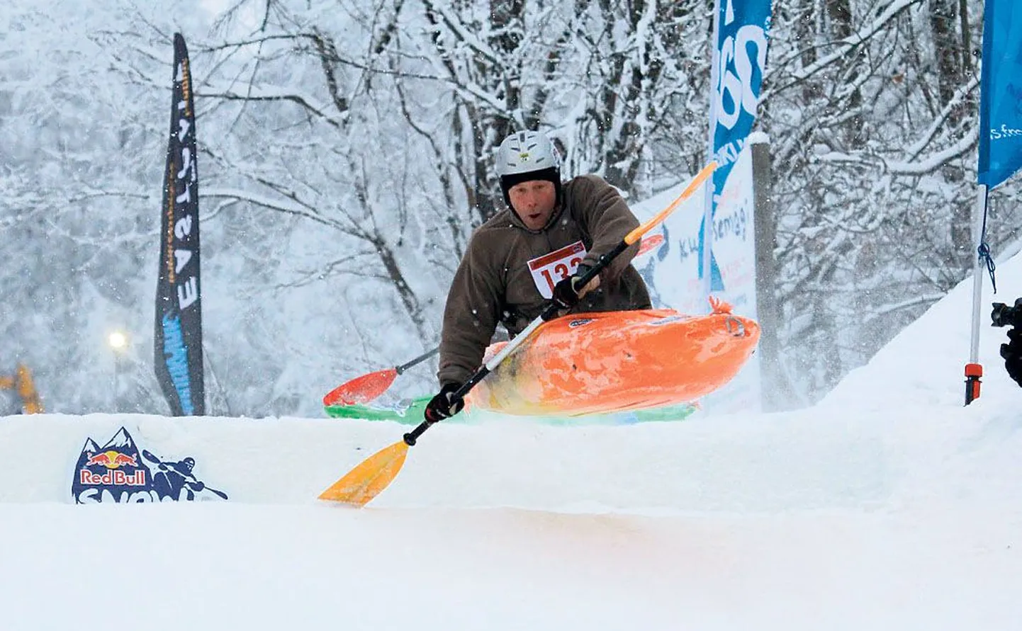 Tänavu jaanuaris toimus Eestis esimest korda mujal maailmas populaarne “Red Bull Snow Kayak” üritus, mille pea 200 osaleja seas oli kohal ka Pärnu mees Uko Kõrge.