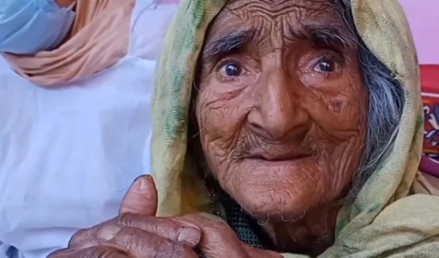 Teadaolevalt praegune vanim elav inimene maailmas, 124-aastane Rehtee Begum.