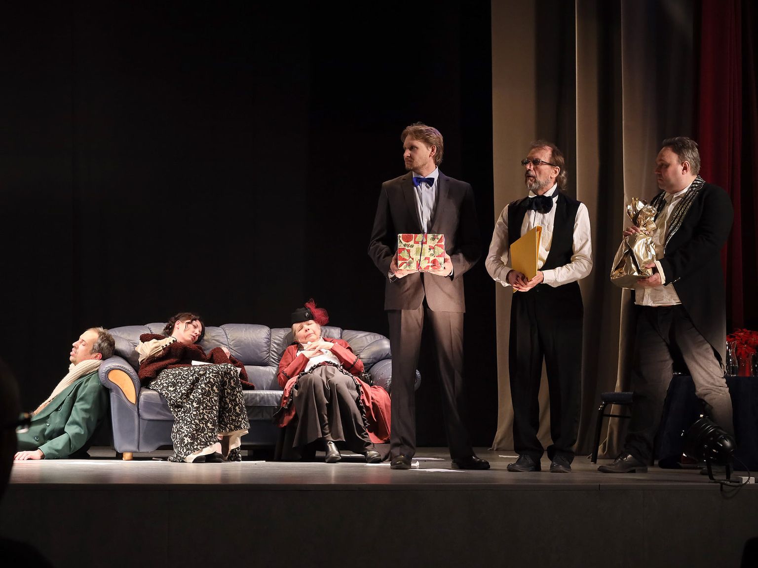 ‎Harrastusteater Teatri Koda alustas oma tegevust Anton Tšehhovi rohkem kui sada aastat tagasi kirjutatud naljanäidendi põhjal valminud lavastusega "Juubel".‎