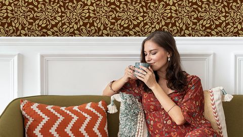 MITTE LIHTSALT MUSTER ⟩ Eesti tapeeditootja uus kollektsioon trende ei jälita