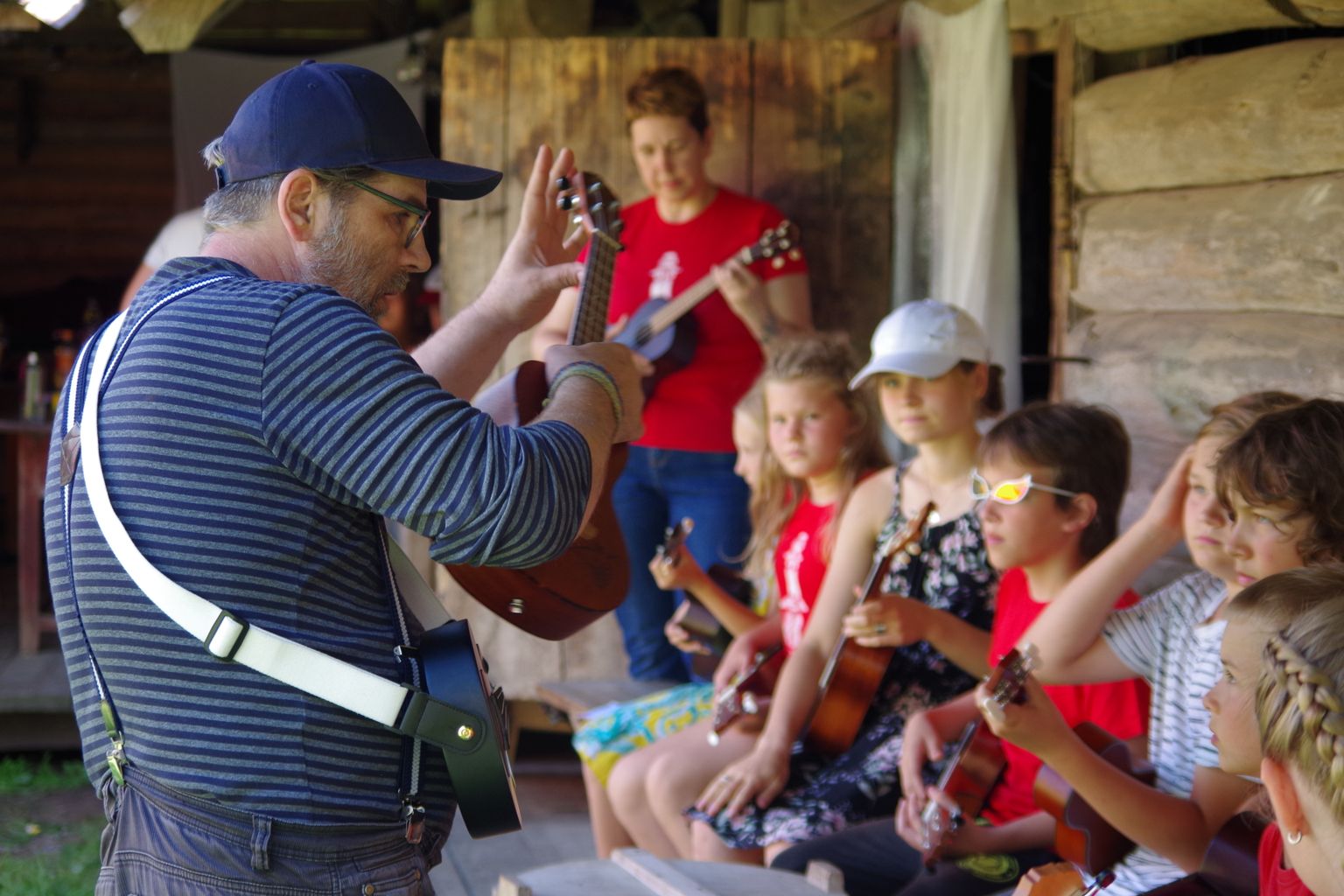 Rikka Ivvani pillilaagri populaarne instrument oli ukulele, mida õpetas Ott Kaasik.