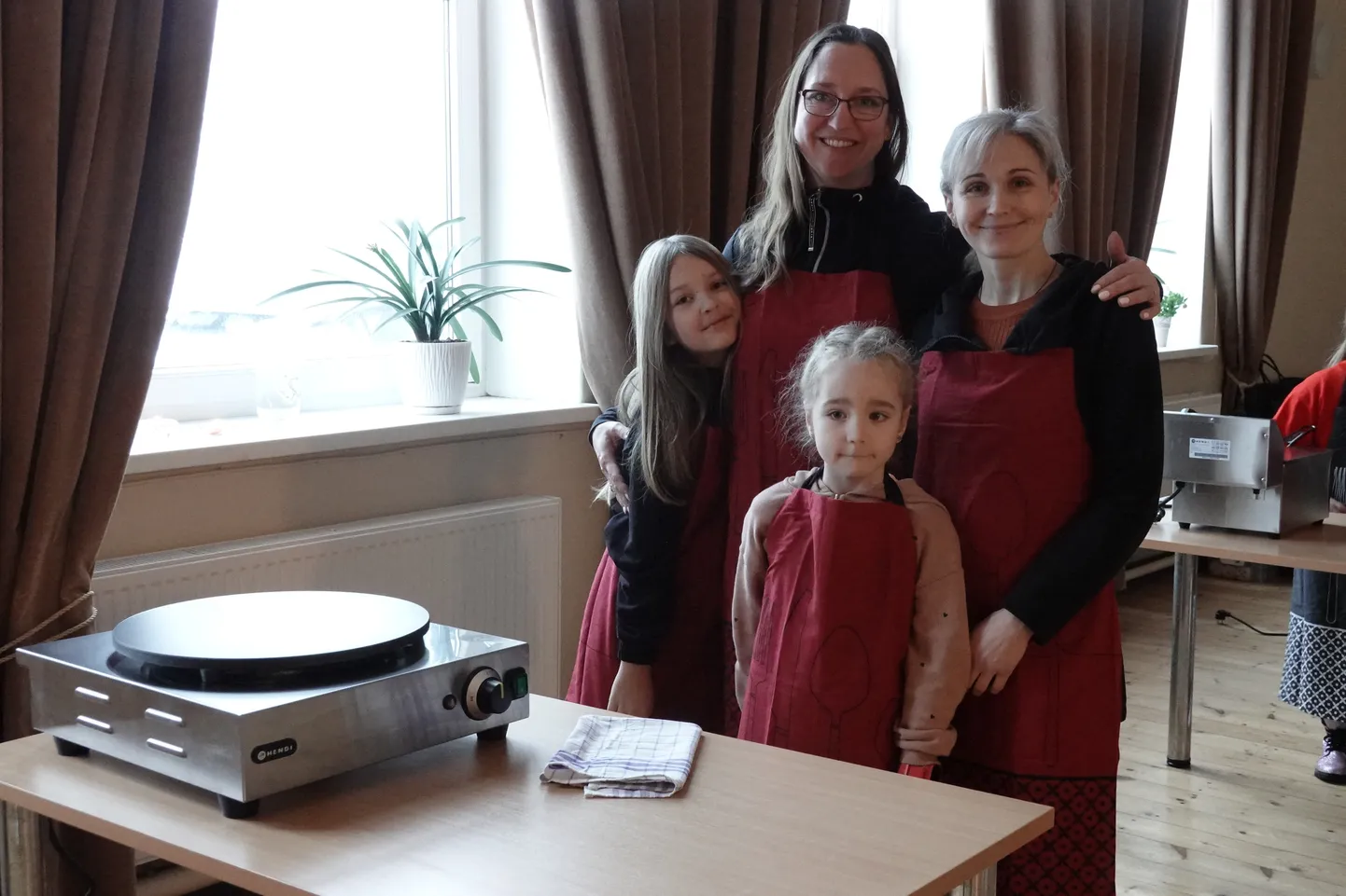 Taikse laste restos on pannkooke varem küpsetatud selleks mõeldud kodumasinal.