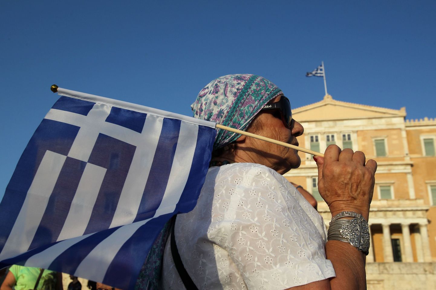 Protest kasinusmeetmete vastu Kreeka parlamendi ees.