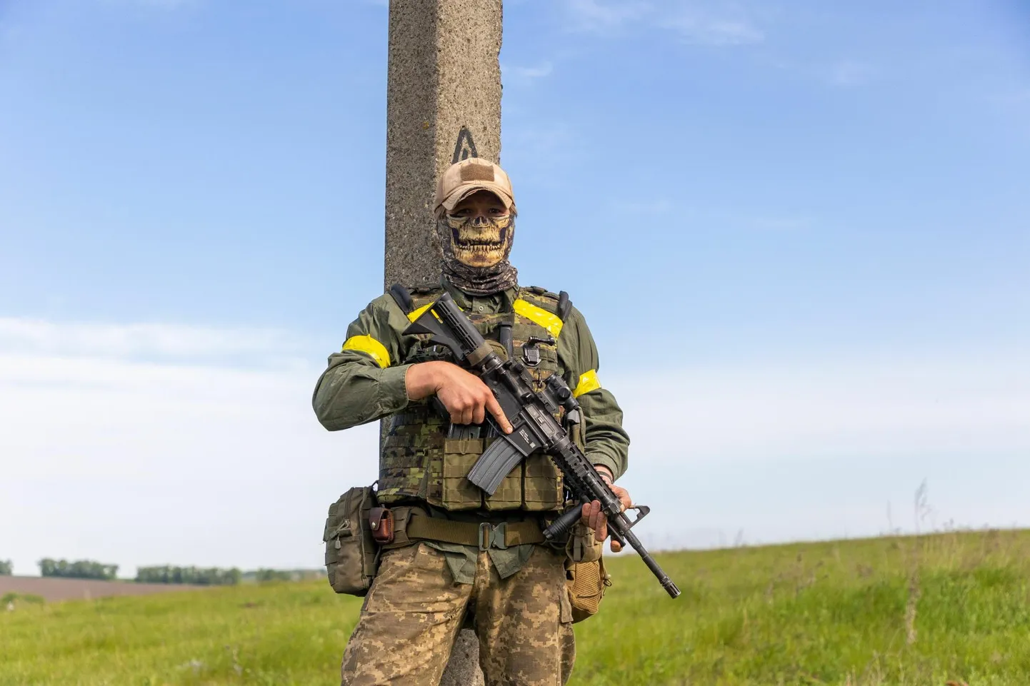 Vabatahtlik Ardi. Peaaegu kogu oma varustuse, mille hulka kuulusid ka öövaatlusseadmed, sihikud, satelliittelefon ja droon, võttis ta ise Eestist kaasa. Automaadi M-4 sai ta Ukraina armeelt.