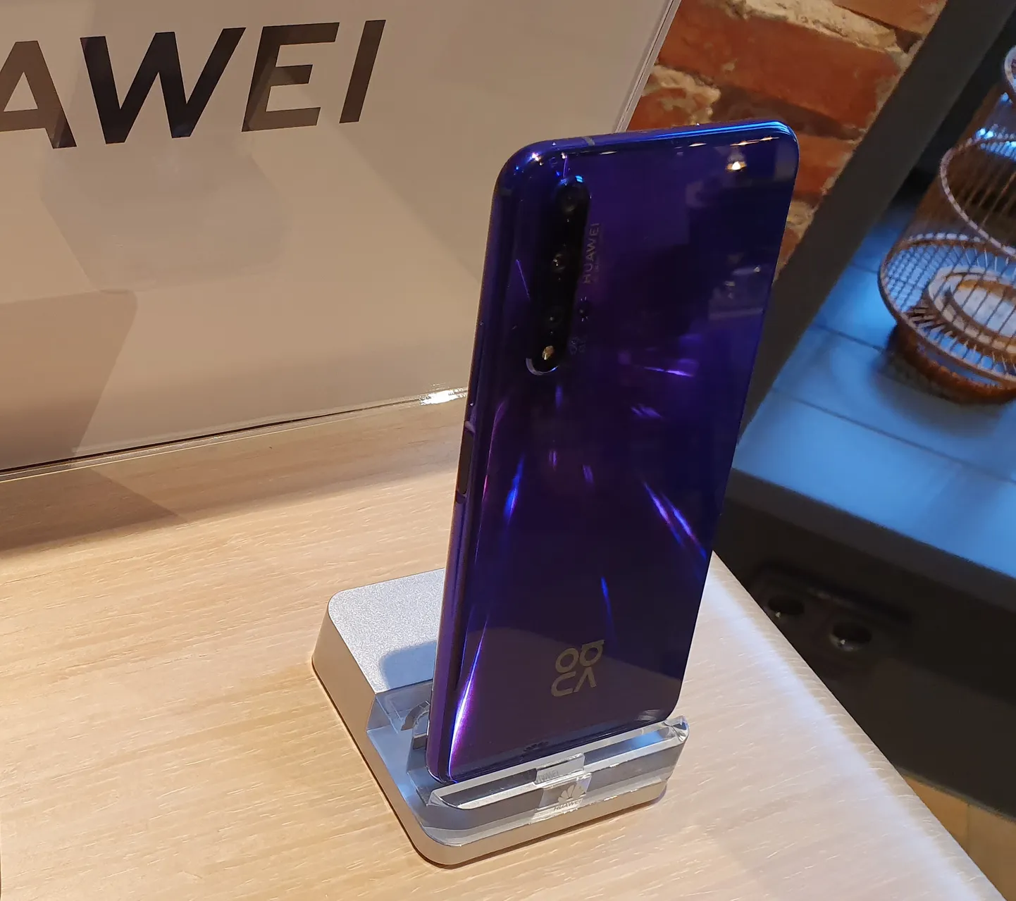 Nova 5T