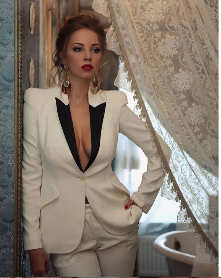 Полина Диброва
