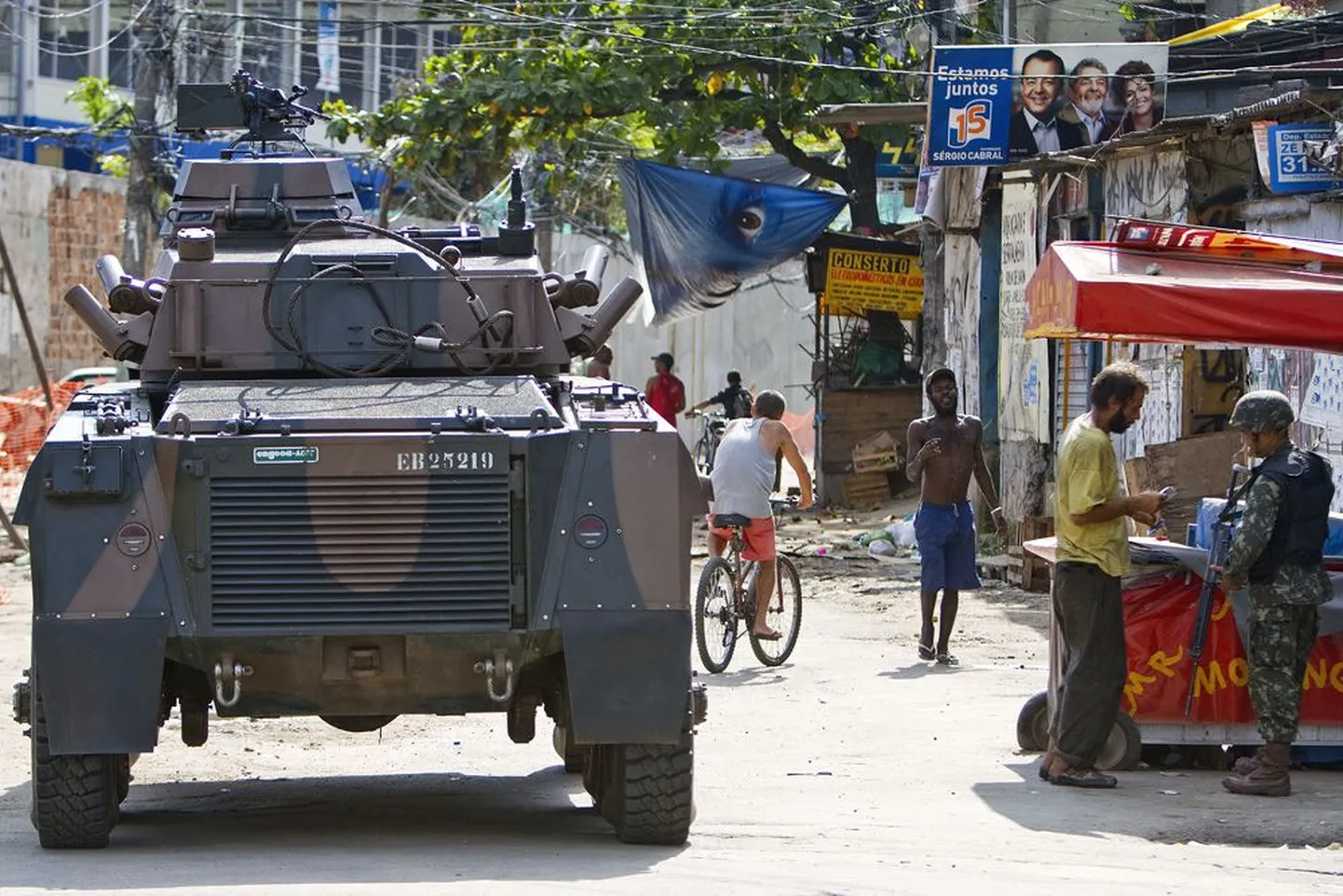 Armee haarangud Brasiilia suuruselt teises linnas Rio de Janeiros tegutsevate narkojõukude tabamiseks on sagedased.
