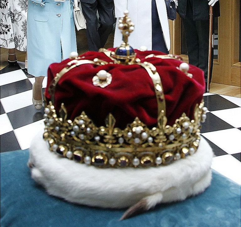 Корона Шотландии. Церемония открытия парламента, на которой присутствовала Елизавета II