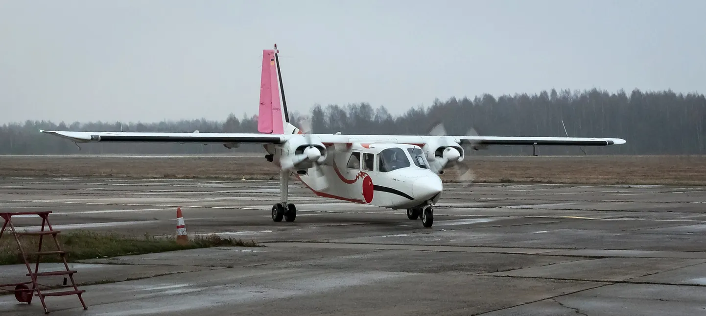 PRN01:PÄRNU LENNUJAAM : PÄRNU, EESTI,28OCT14-lennuk ,saabumine Ruhnu saarelt
al/FOTO ANTS LIIGUS PÄRNU POSTIMEES