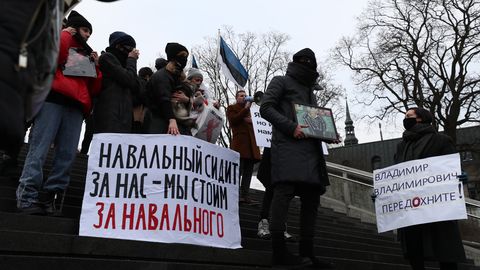 Tallinnas toimub meeleavaldus Navalnõi toetuseks: rahvas karjub «Putin on varas»