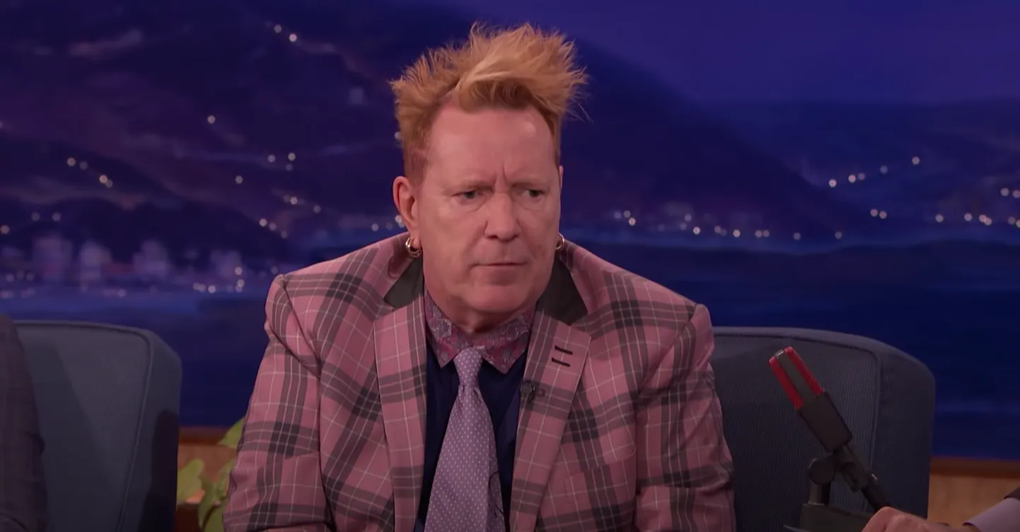 Punkbändi Sex Pistolsi laulja John Lydon Conani jutusaates 2017. aastal.