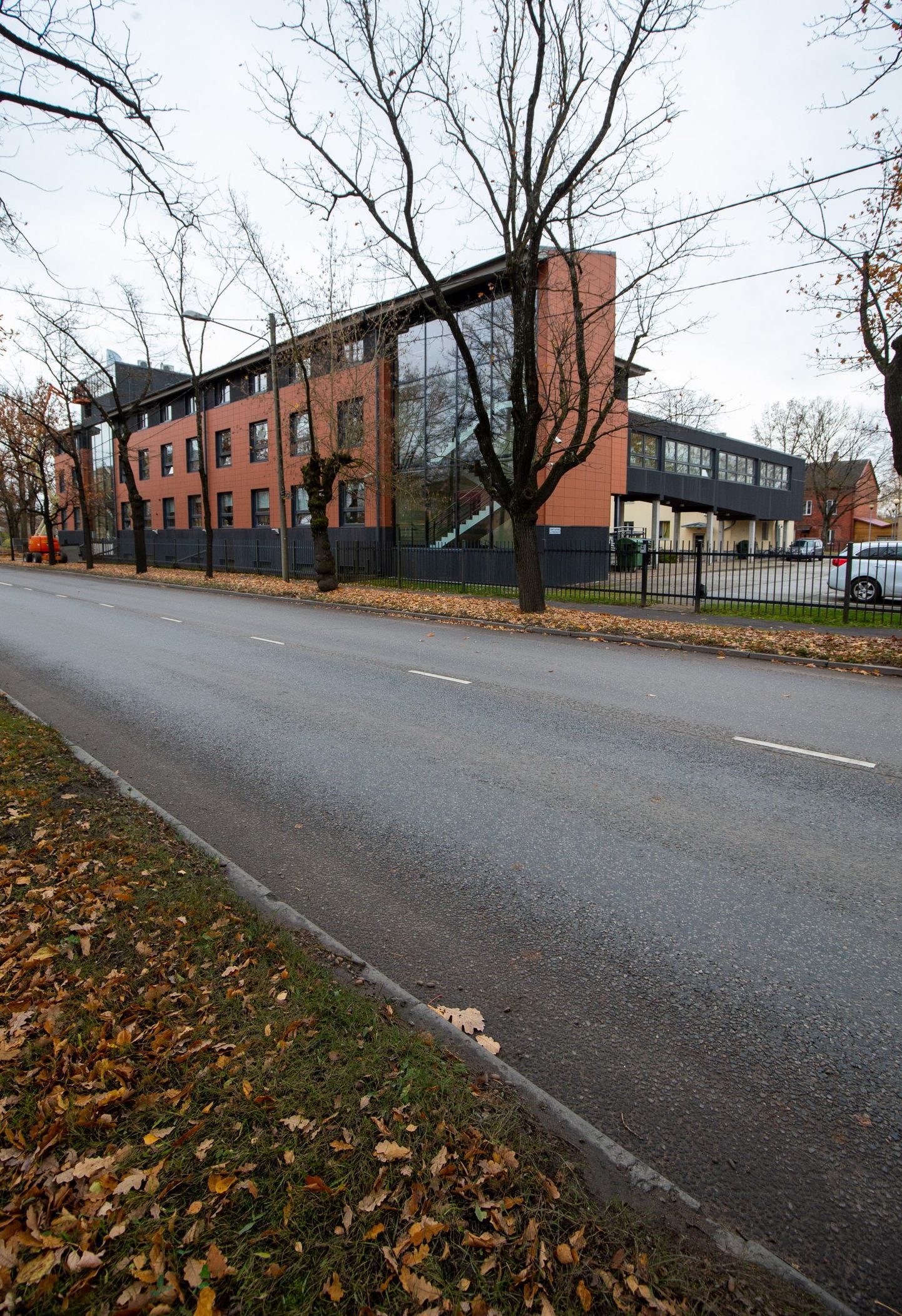 Liiva tänaval asuvas Tartu hooldekodus on koos töötajatega iga päev kohal ligi kolmsada inimest.