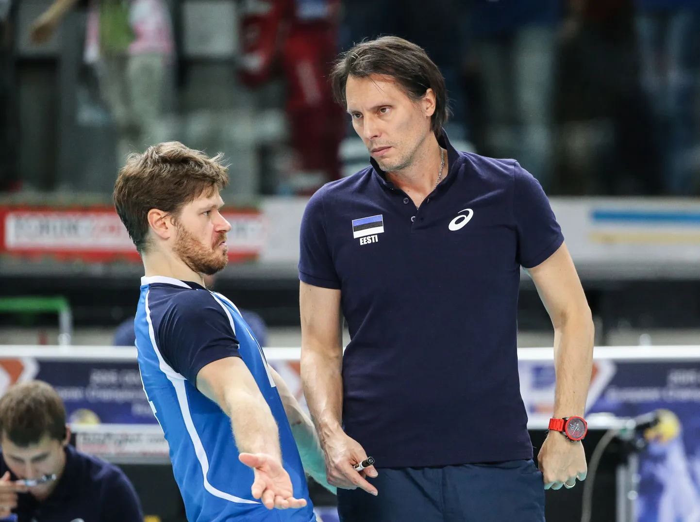Eesti võrkpallikoondise libero Rait Rikberg (vasakul) ja peatreener Gheorghe Cretu.