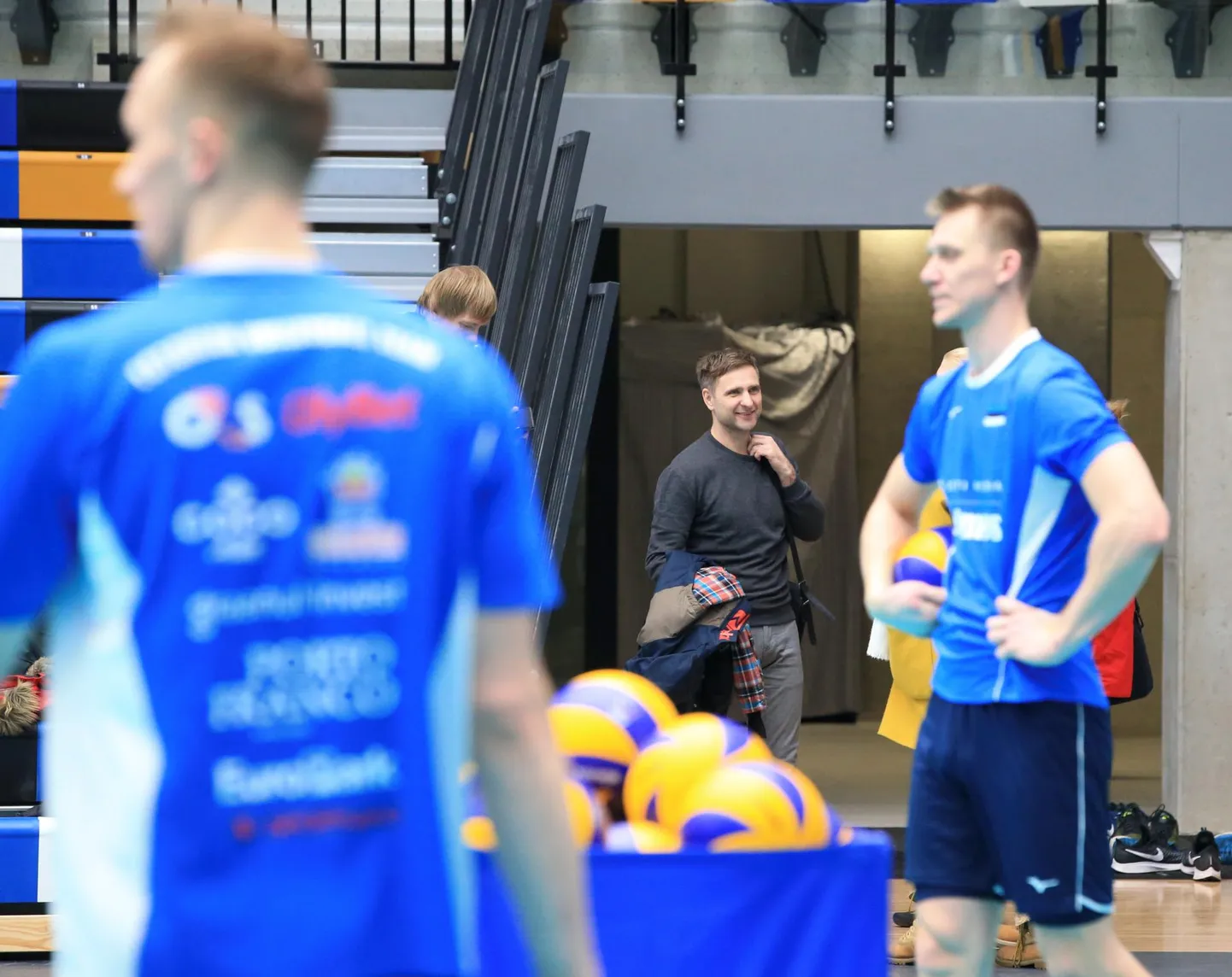 Jaanuari alguses, kui Eesti meeste võrkpallikoondis valmistus ülikooli spordihoones mänguks, vaatas saali üle Eesti Laulu peaprodutsent Tomi Rahula.  Margus Ansu