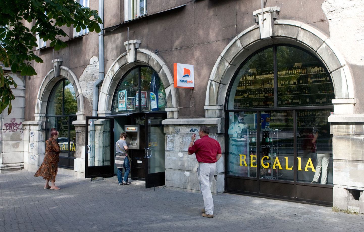 Tervisekoalitsiooni erilise halvakspanu alla sattus Prantsuse lütseumi naabruses asuv alkoholikauplus Regalia.