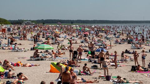 Kuum suveilm meelitas Pärnu randa ligikaudu 15 000 inimest