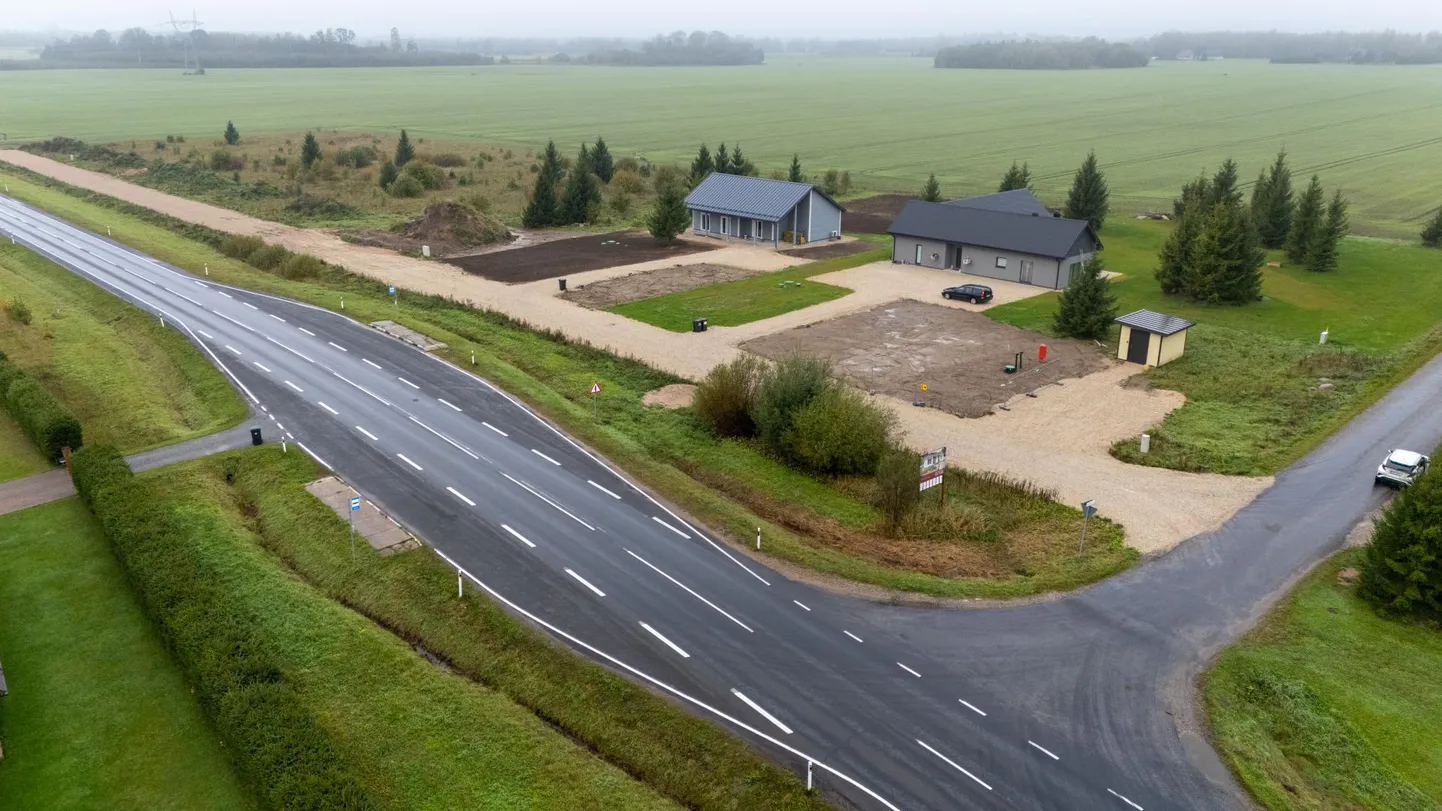 Viljandi külje all kerkib Mulgi Ehitusel Kikka elamurajoon, kuhu on plaanitud seitse krunti ning kus kahel krundil on maja juba püsti ja elanikud sees.