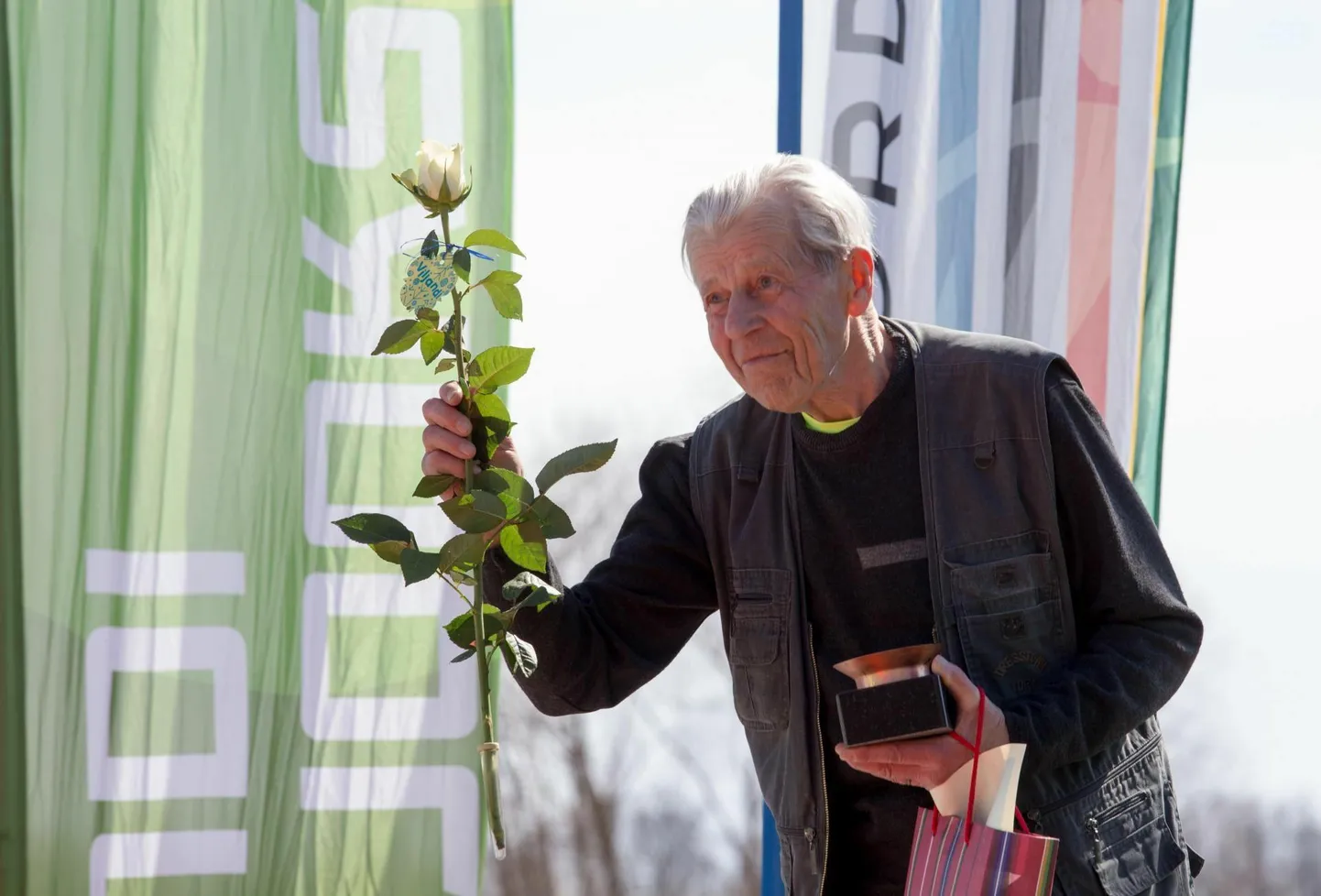 Benno Viirandi kutsuti mitmel aastal pärast ümber Viljandi järve jooksu lõpetamist pjedestaalile, sest ta oli aastaid kõige suurema osaluskordade arvuga jooksja.