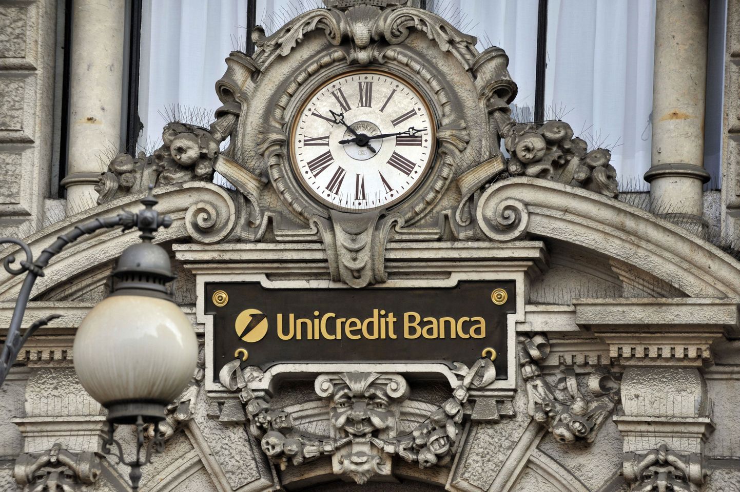 Itaalia suurima panga UniCredit logo panga peakontoris Milanos.
