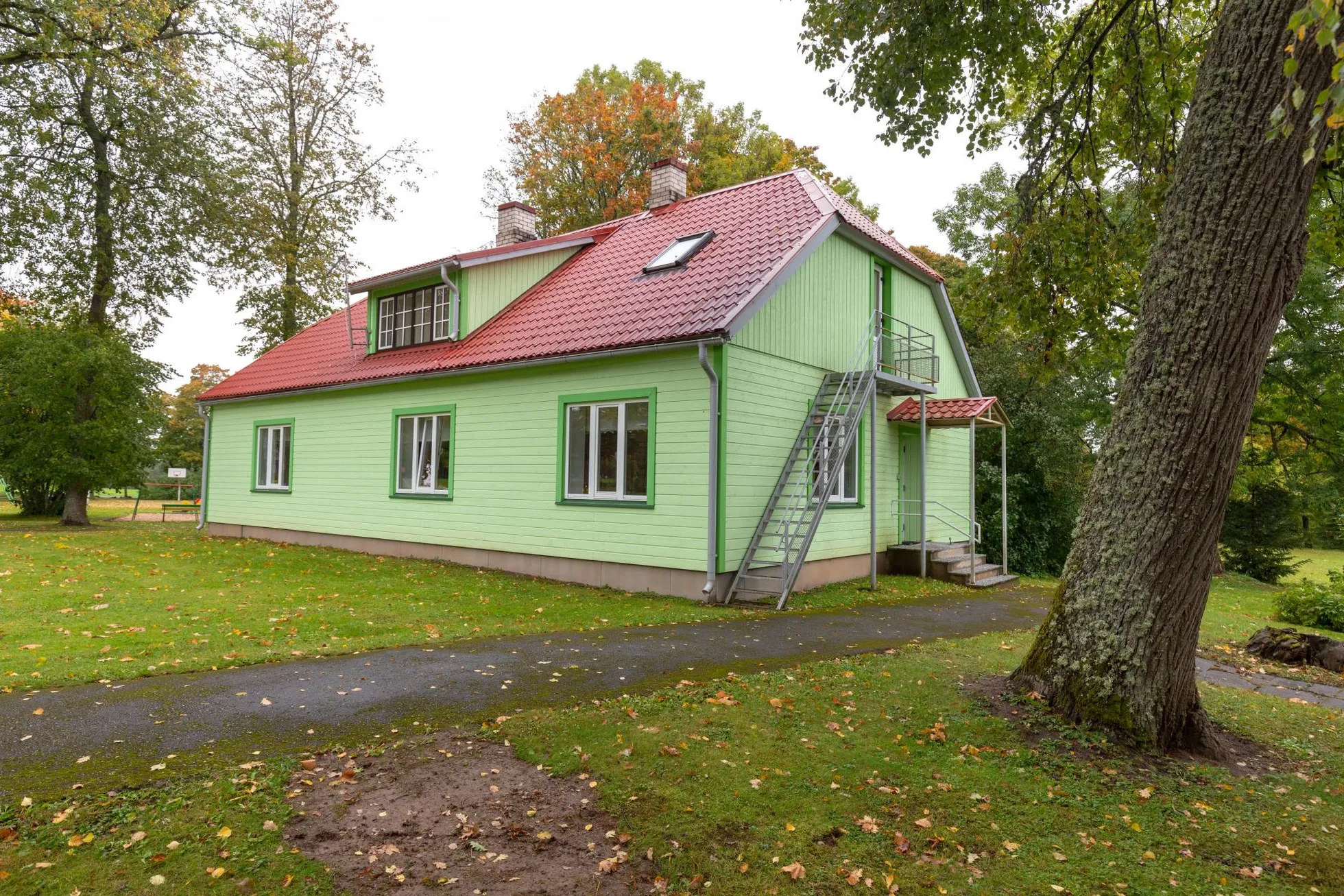 Halliste lasteaed saab vanade ahjude asemel maakütte.
