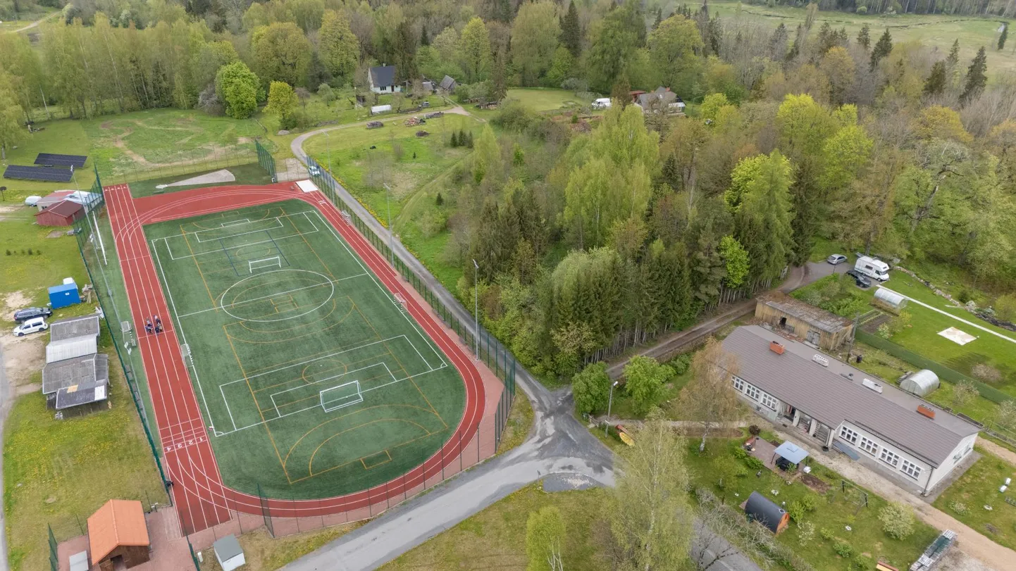 Viljandi vald pani äsja Heimtali südames müüki kinnistu (staadioni kõrval olev metsatukk),  millele võiks vallavanema meelest mõni arendaja ehitada näiteks ridaelamu.