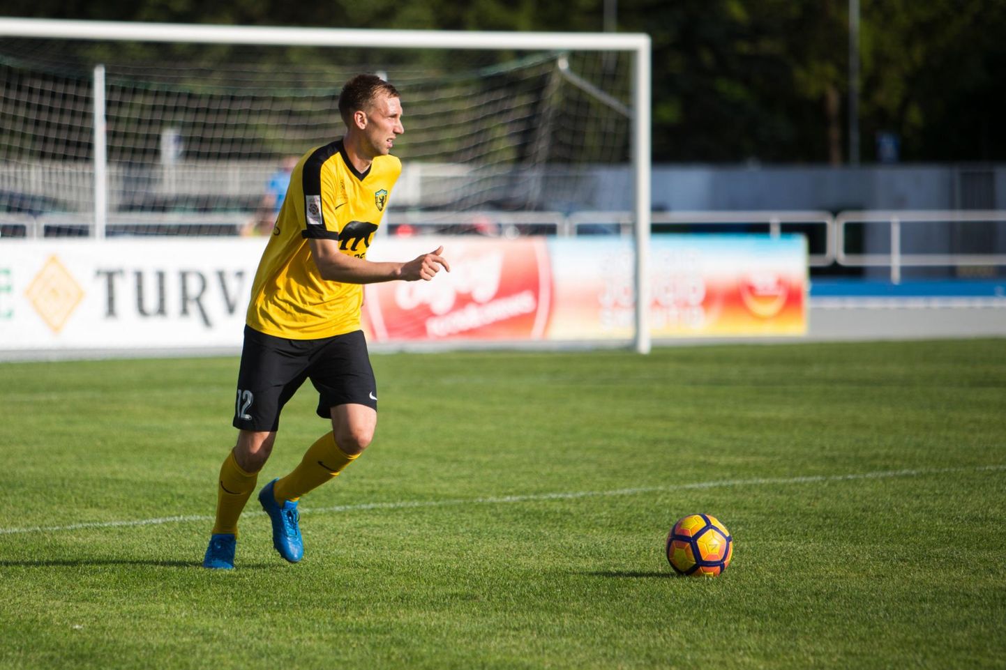 Viimasel neljal hooajal meistriliigas Pärnu linnameeskonnas ja Vapruses pool- ja keskkaitsjana mänginud Rauno Tutk liitub uuel hooajal ilmselt FC Kuressaarega.