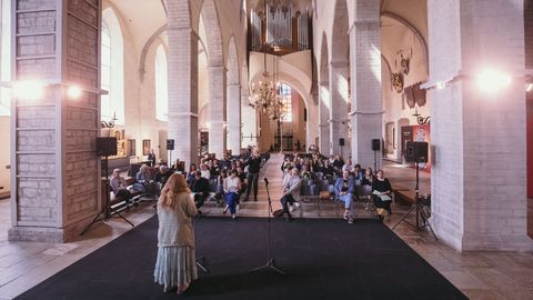 FESTIVAL HEADREAD ⟩ Naisluuletajad, «Euroopa koerad» Valgevenest ja meeletu Jahimees Valge
