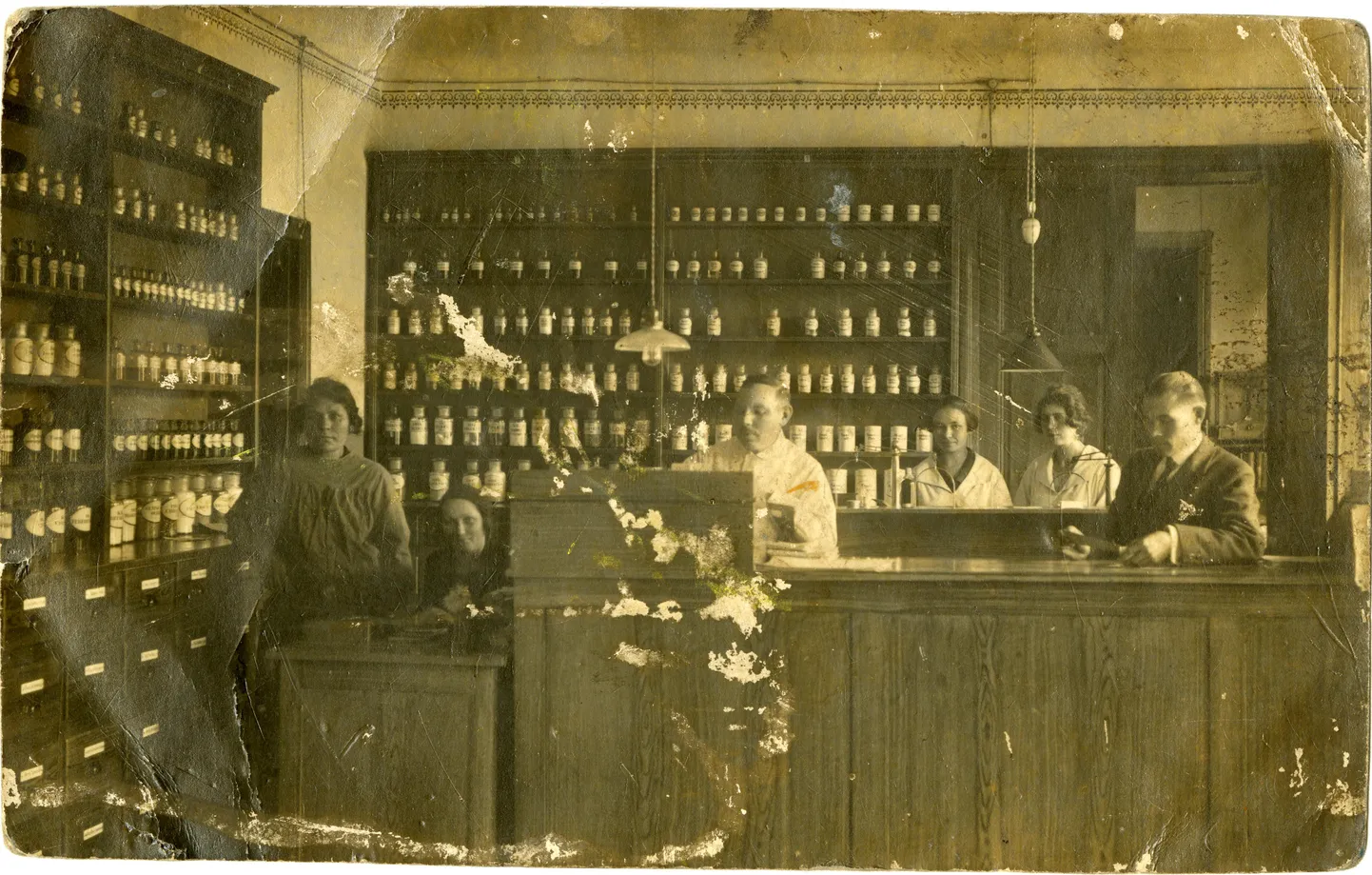 APTEEK: Maakonna apteegist sai 1922. aastal samuti arstiabi andmise koht, kuna haigla asus südalinnast päris kaugel.