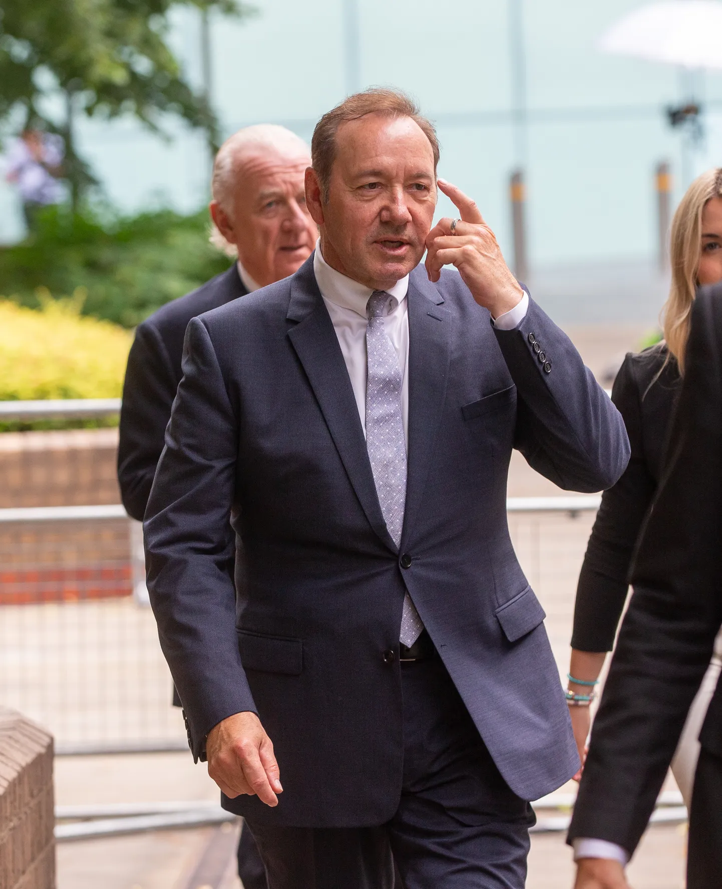 USA näitleja Kevin Spacey lahkumas 4. juulil 2023 Londonis Southwarki kroonikohtust. Talle esitati 12 süüdistust, nende seas ka seksuaalrünnakus ja ebasündsas käitumises