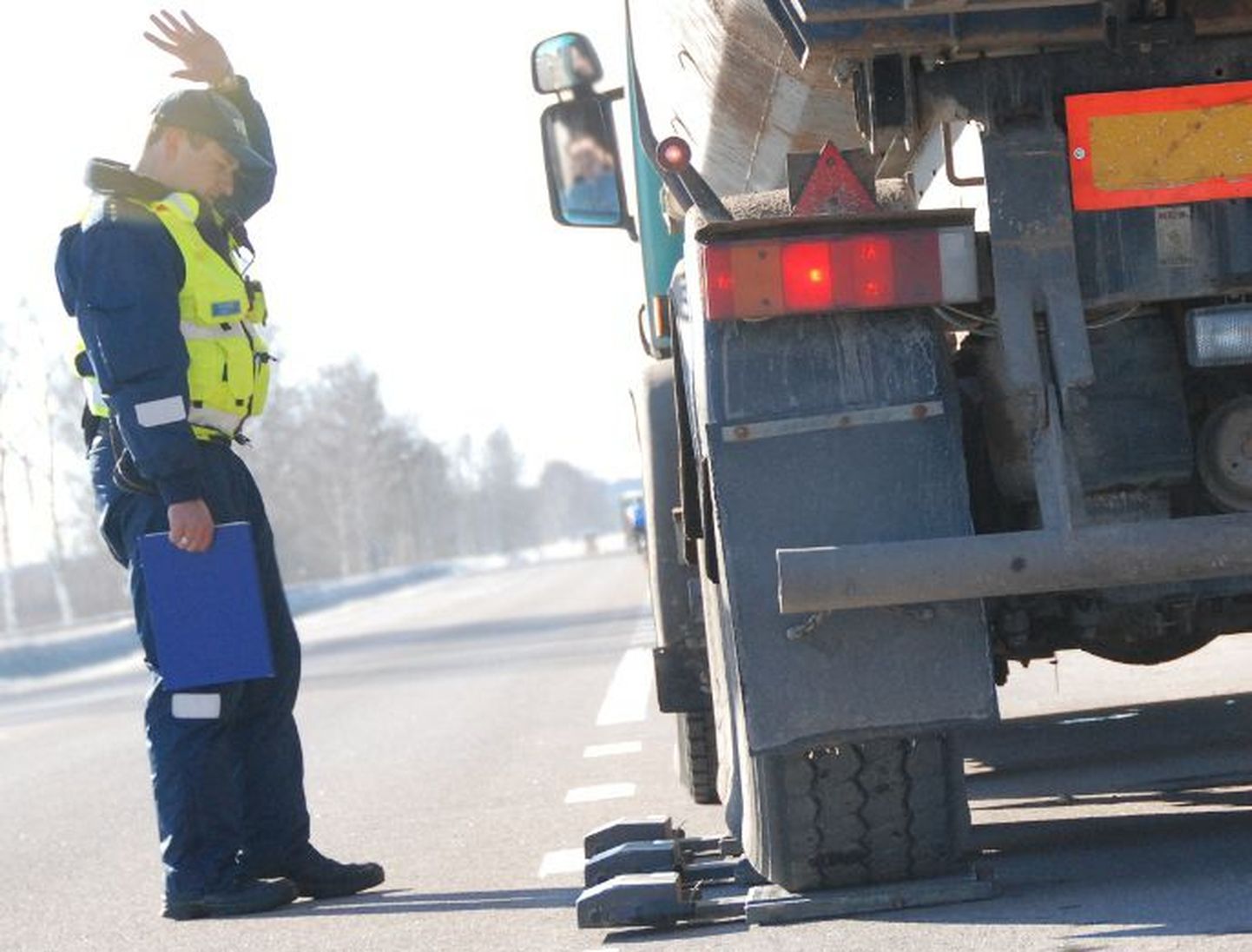 Lõuna-Eestis rikuvad veokijuhid endiselt enam töö- ja puhkeaja nõudeid. Foto on illustratiivne.