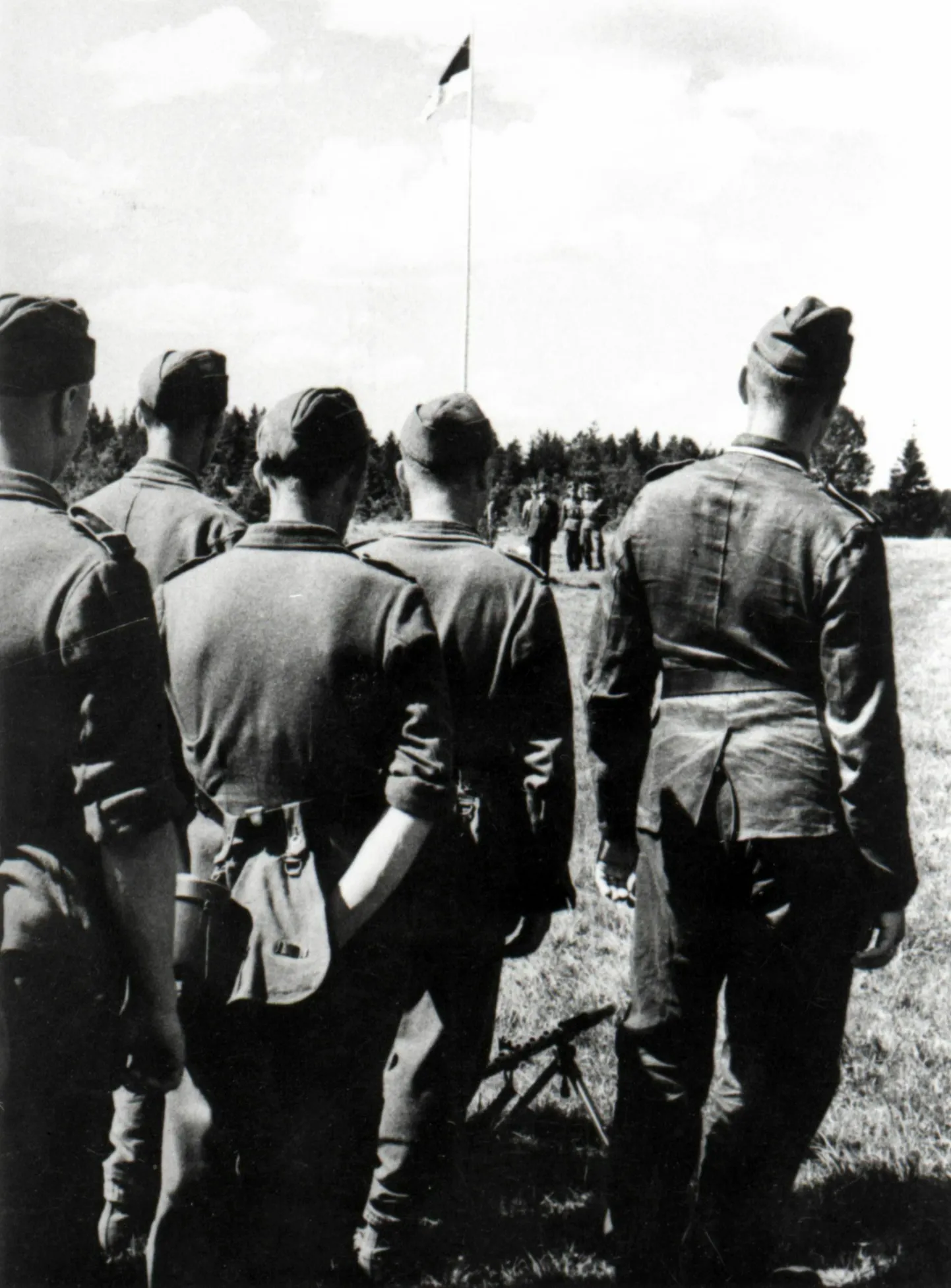 Eruadmiral Johan Pitka kõneleb 20. relvagrenaderide SS-diviisi tagavarapataljoni sõduritele 12. augustil 1944.