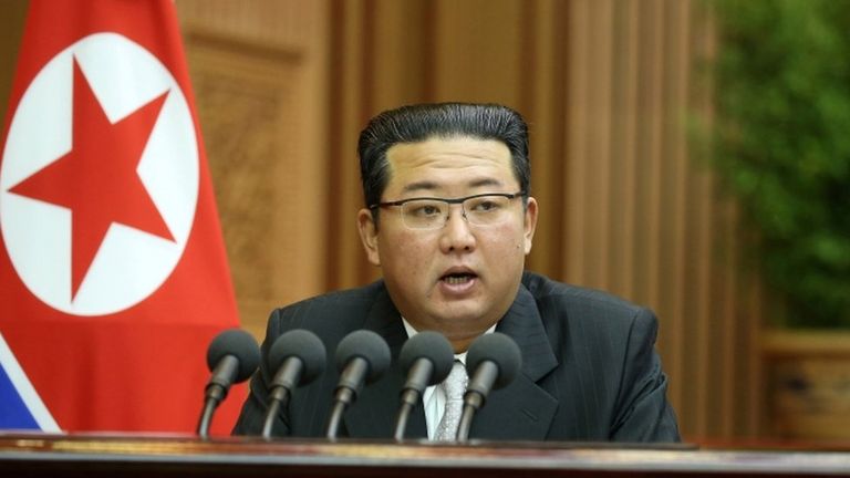 Верховный лидер КНДР Ким Чен Ын. По словам Ким Кук Сона, все деньги в стране - его собственность.