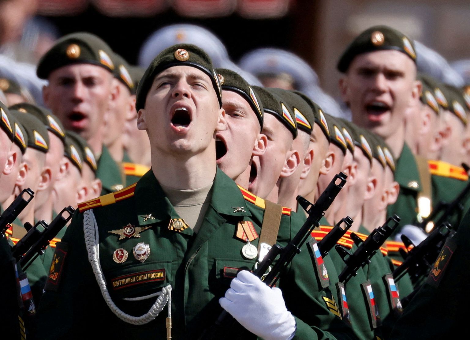 Российские военнослужащие во время парада на Красной площади, Москва, 9 мая 2022 года.