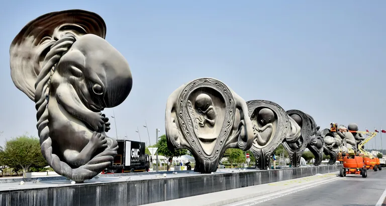 Briti skulptori Damien Hirsti skulptuurigrupp «The Miraculous Journey» Katari pealinna Doha Sidra haigla ees