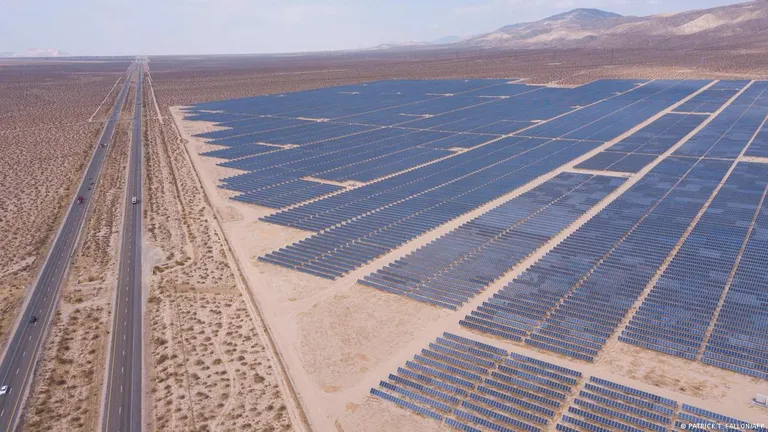 Солнечная электростанция в пустыне Мохаве в американском штате Калифорния