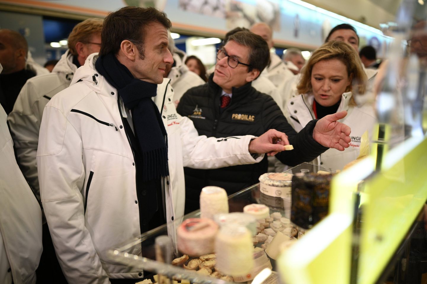 Prantsuse president Emmanuel Macron Rungisi toiduturul.