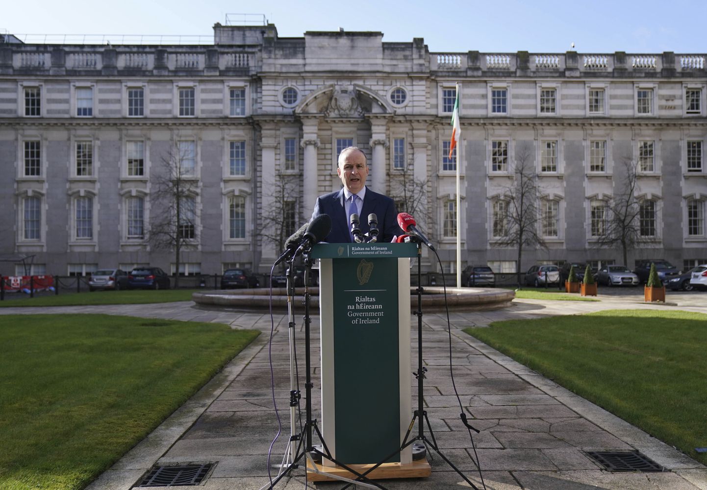 Iiri peaminister Micheál Martin esinemas Dublinis valitsushoone ees. Foto on illustratiivne.