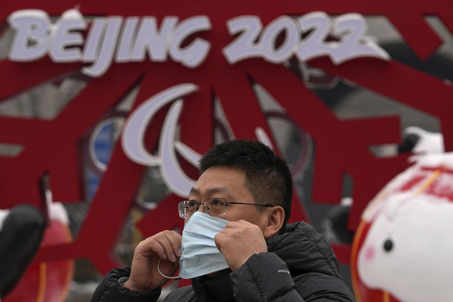 Kuigi Pekingis on viimase nädala jooksul tuvastatud vaid 30 koroonaviiruse juhtumit, testitakse siiski kahte miljonit inimest, et olümpia eel vältida viiruse levikut.
Andy Wong/AP/Scanpix