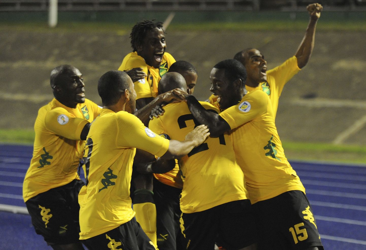 Jamaica mängijad väravat tähistamas.