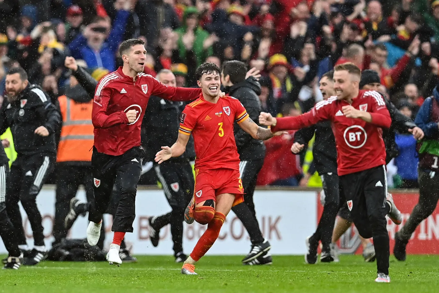 Pasaules kausa kvalifikācijas "play-off" kārtas Eiropas zonas finālmačs starp Velsas un Ukrainas vīriešu futbola izlasi.