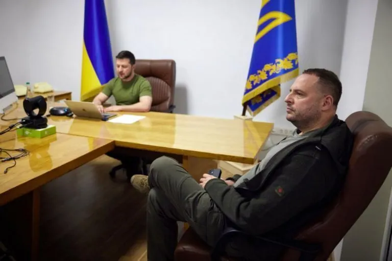Проект по реализации «формулы мира» курирует глава Офиса президента Украины Андрей Ермак (справа)